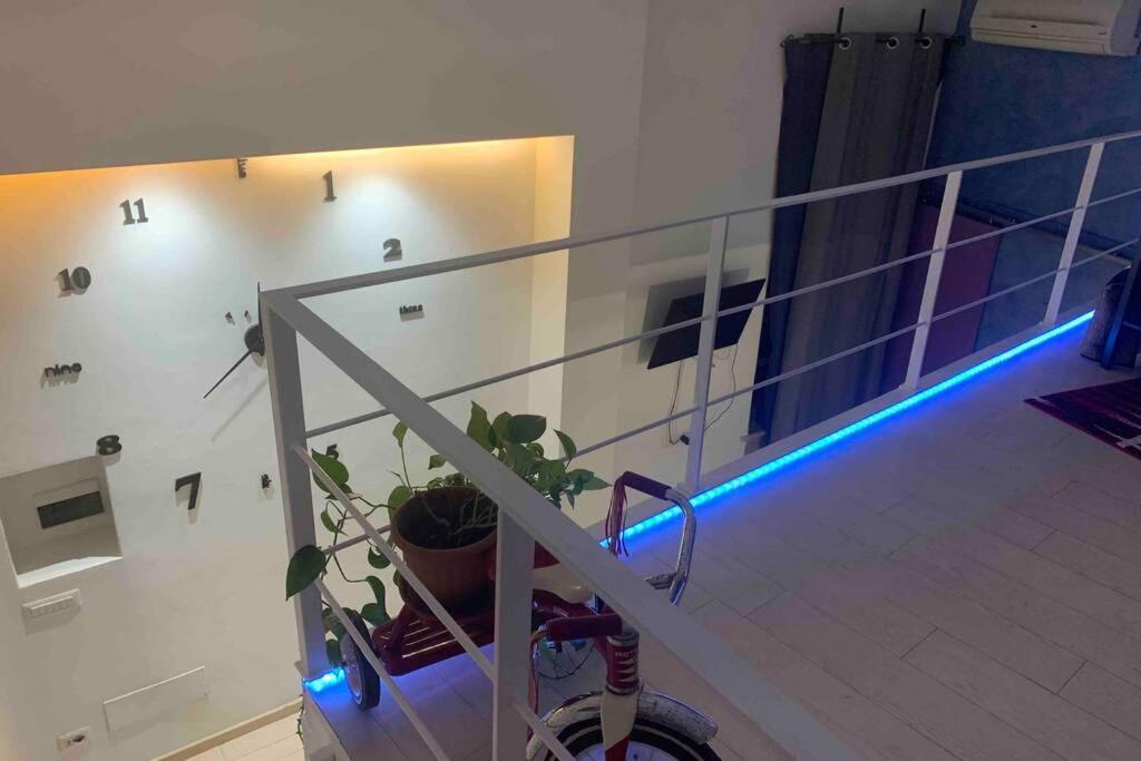 Small Mezzanine Colosseo Apartment *