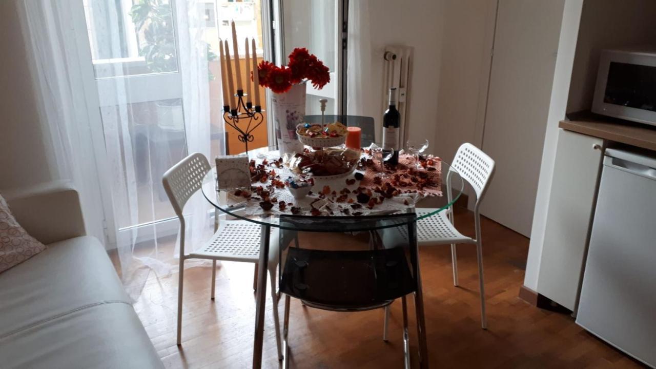 Domi Marconi 28 * Roma
