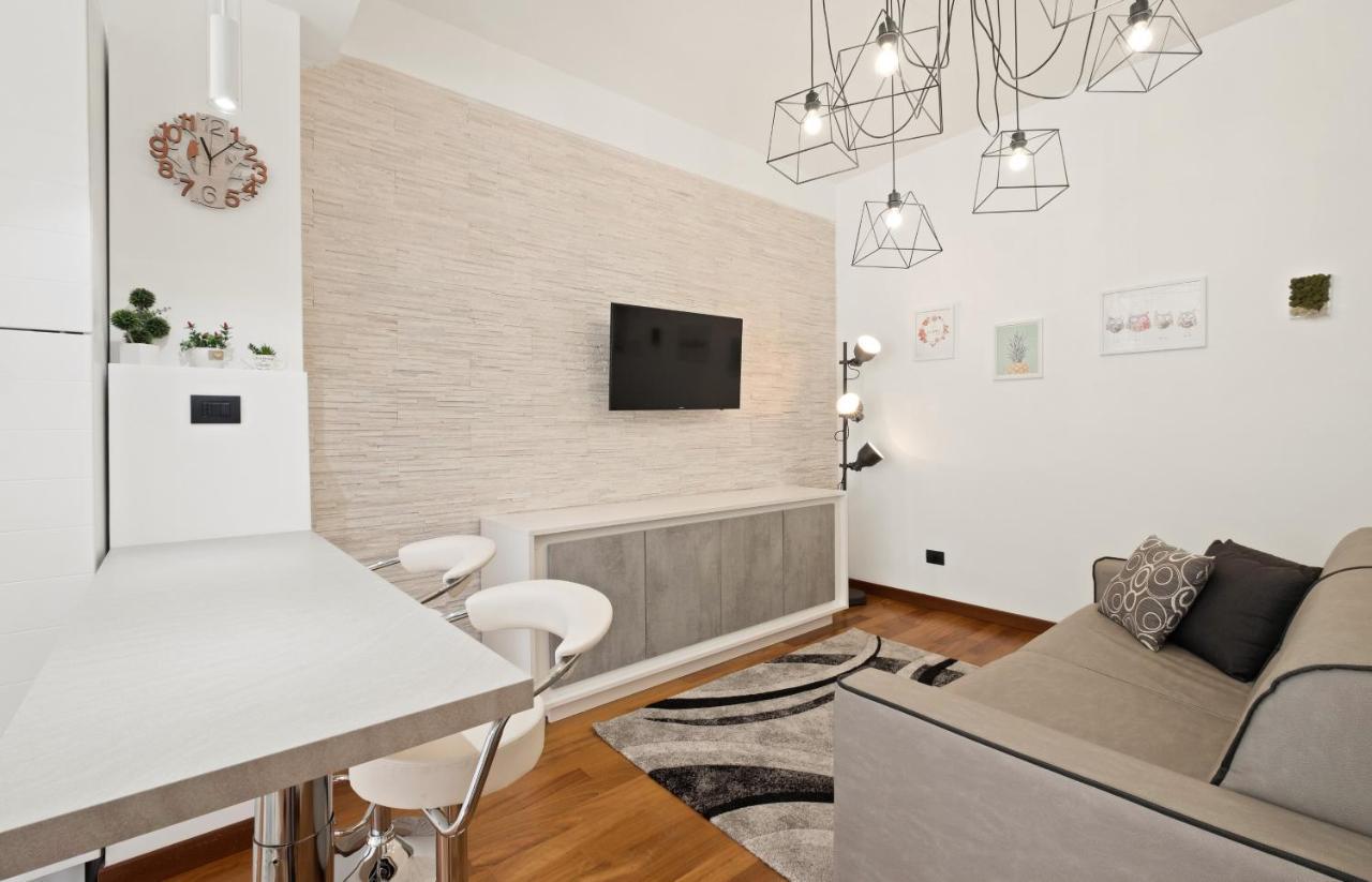 3 Bed Modern Flat - 15 Minutes Walk To Colosseum Apartment