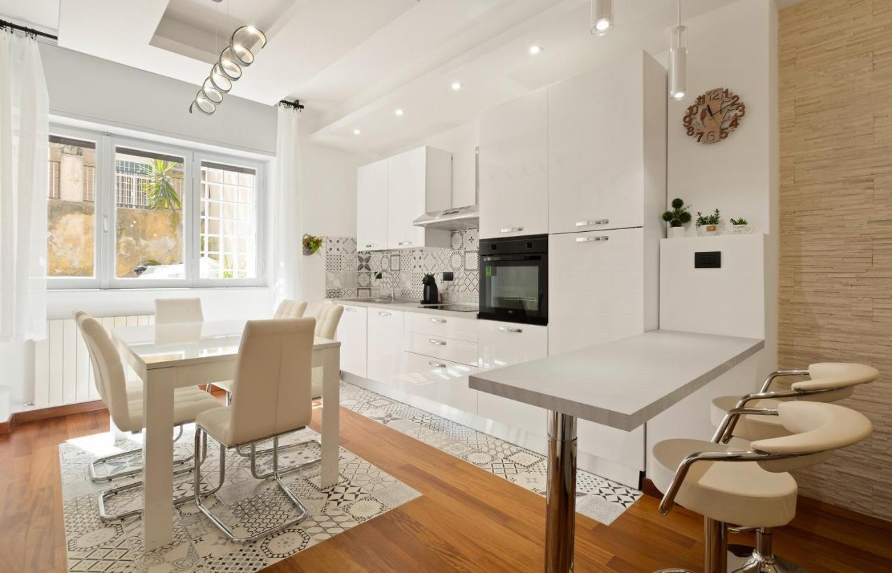 3 Bed Modern Flat - 15 Minutes Walk To Colosseum Apartment