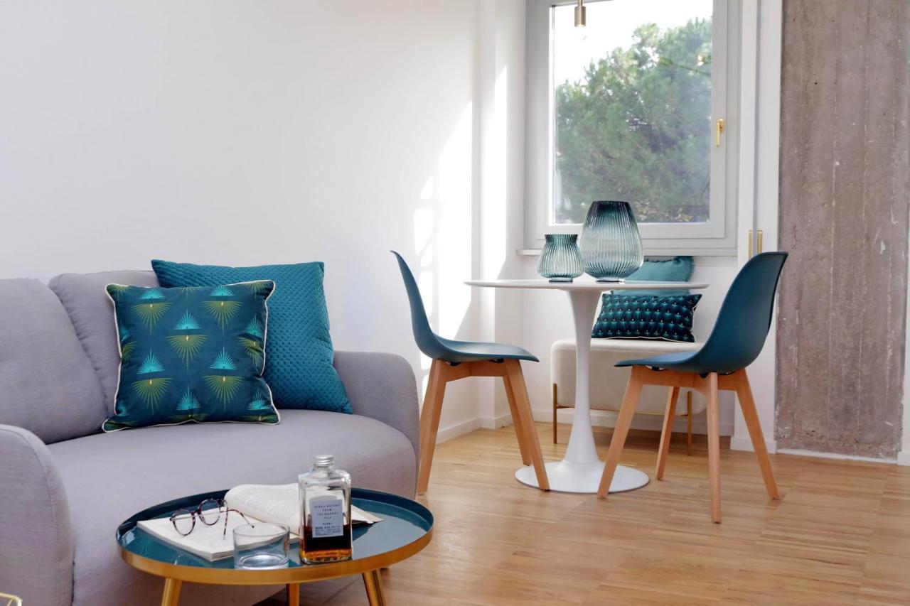 Renovated And Cozy Flat Apartment *
