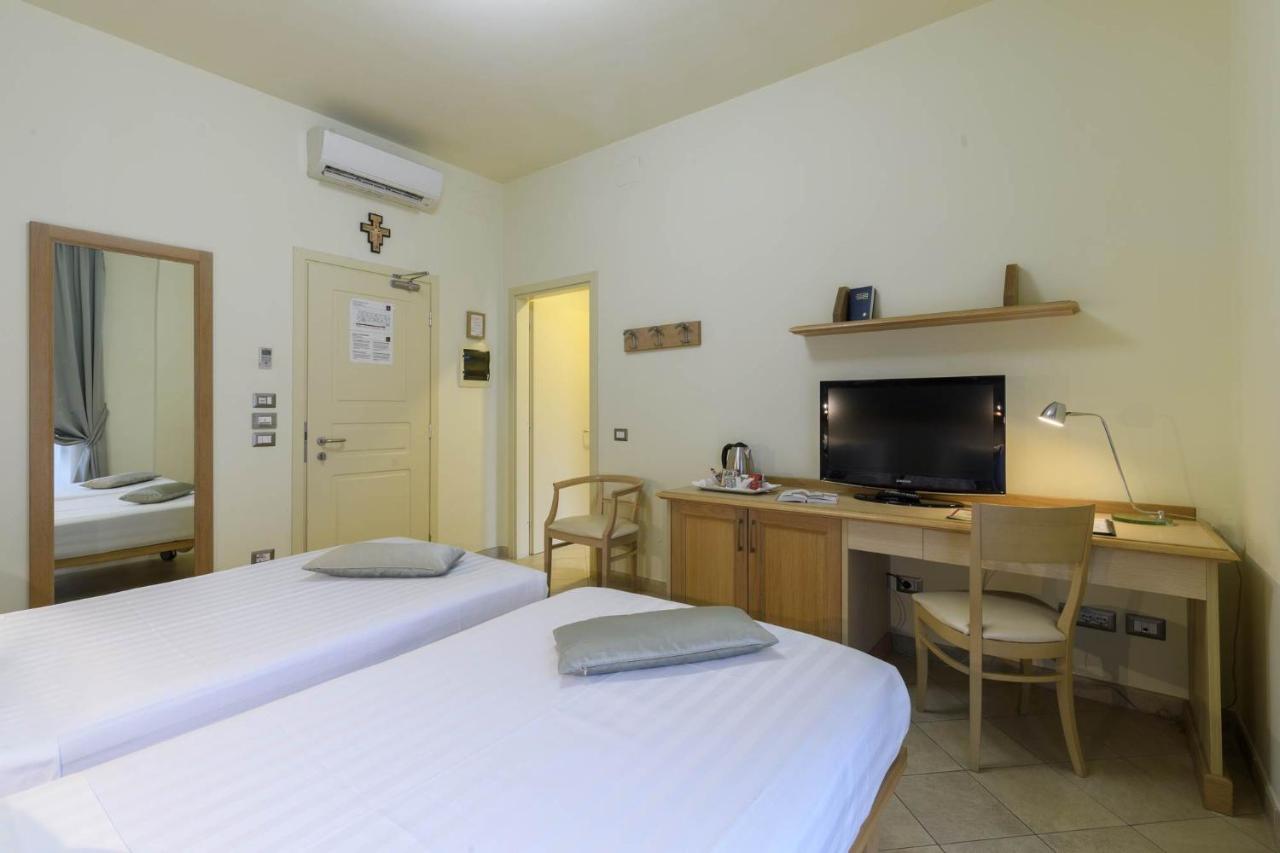 Domus Australia Hotell 4*