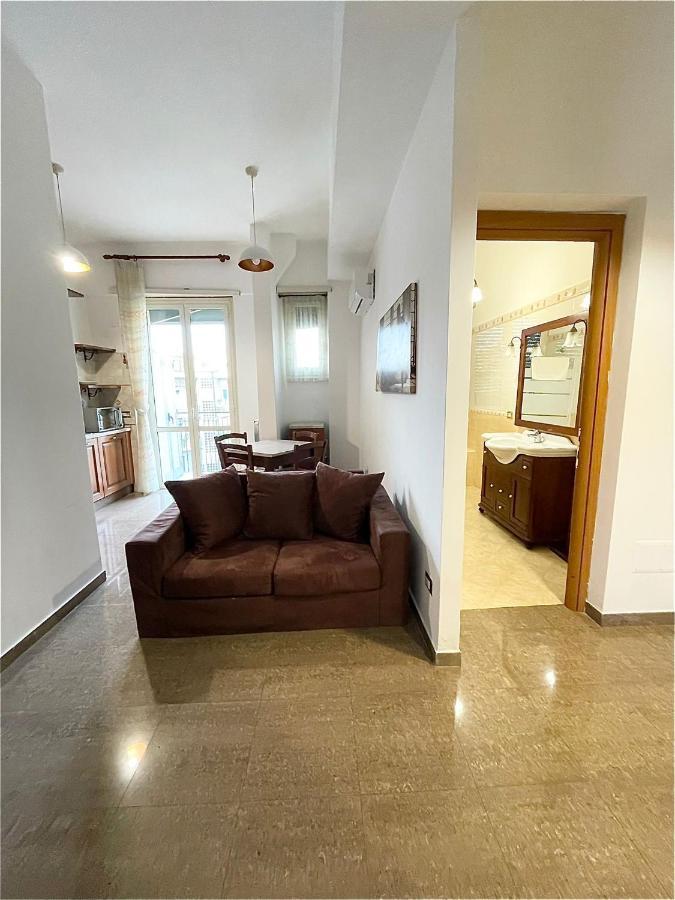 Interno Dieci * Roma