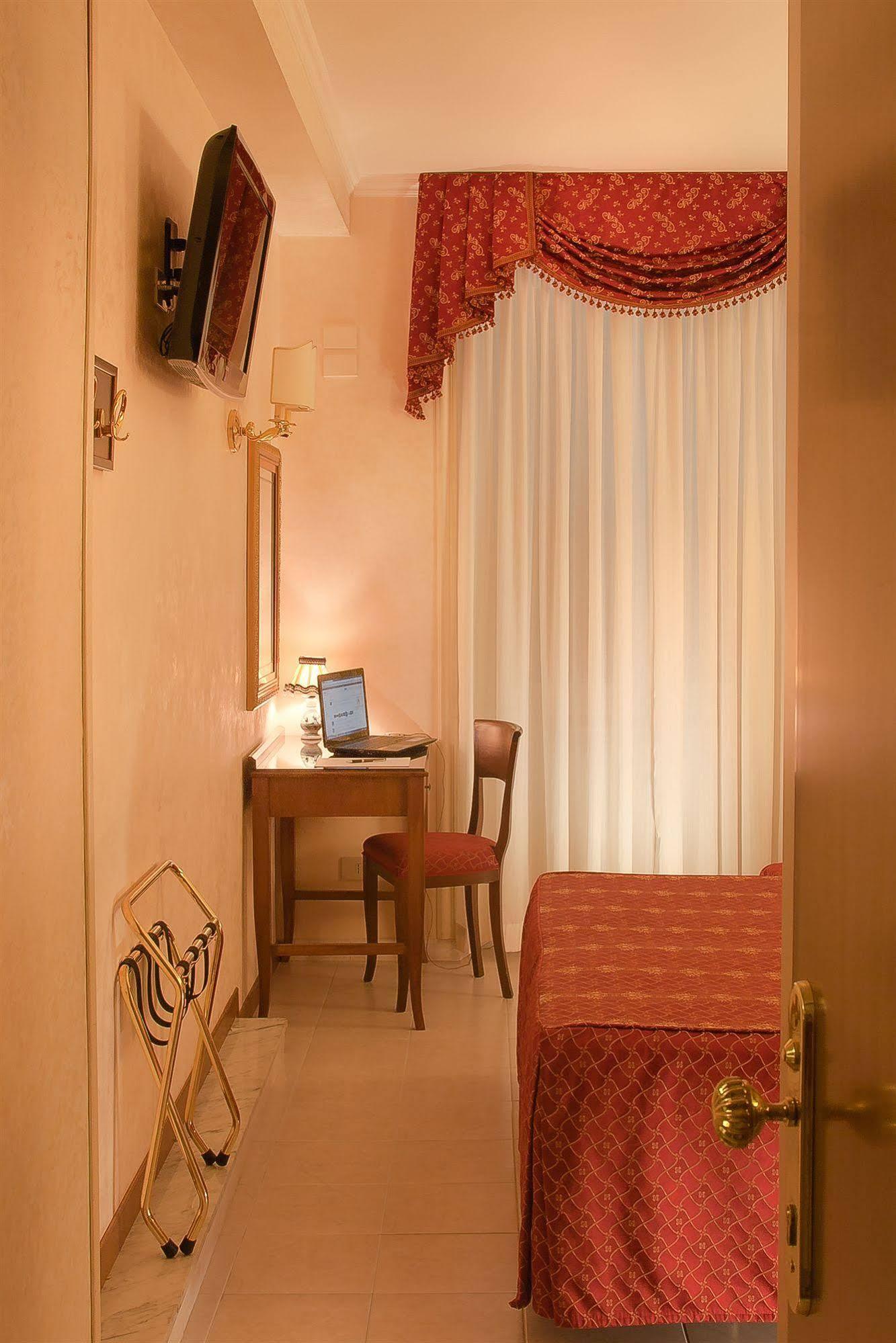 Silla Roma
