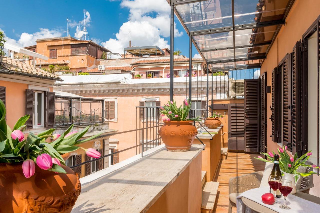 Lovely Spanish Steps With Balcony *