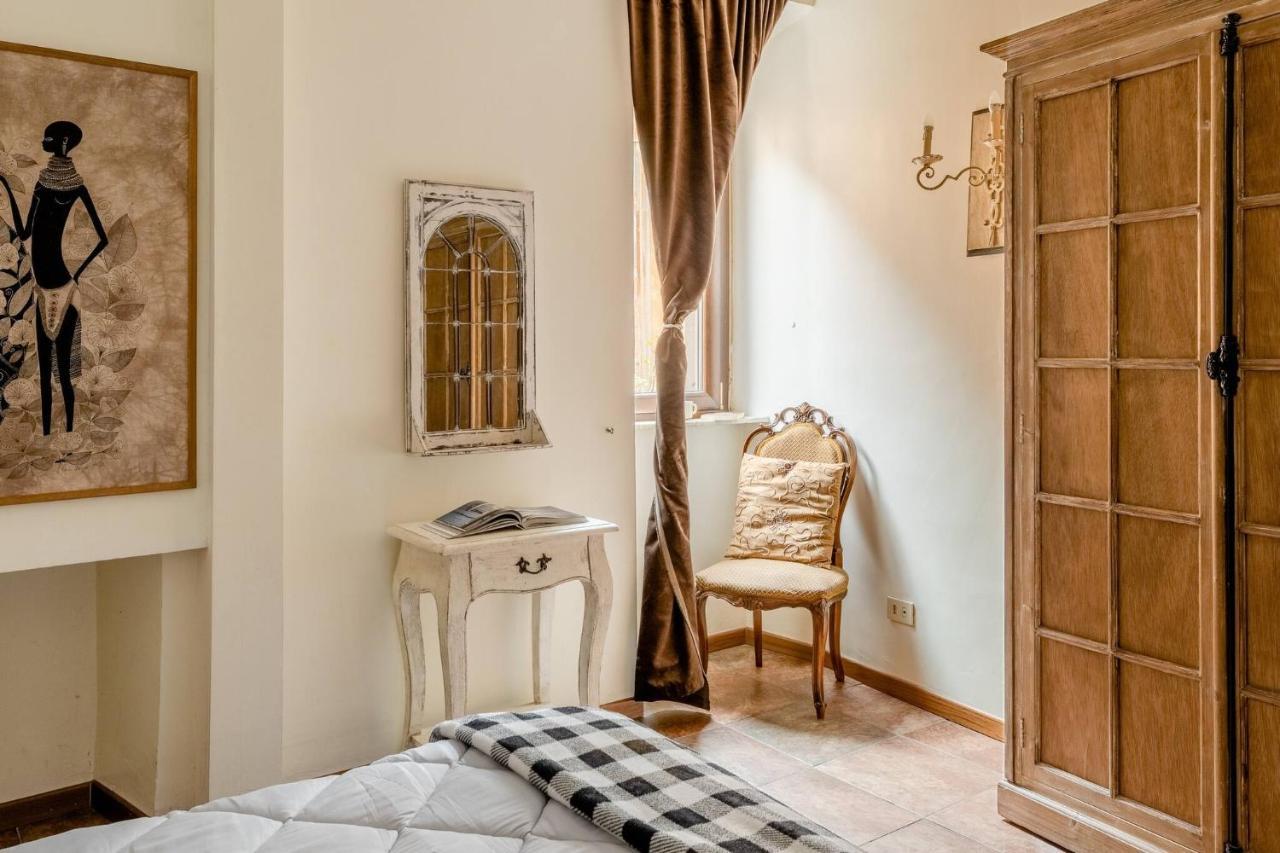 Apartment Right In The Ancient Historical Center Two Bedrooms Two Bath, Up To 6 Pax Rome