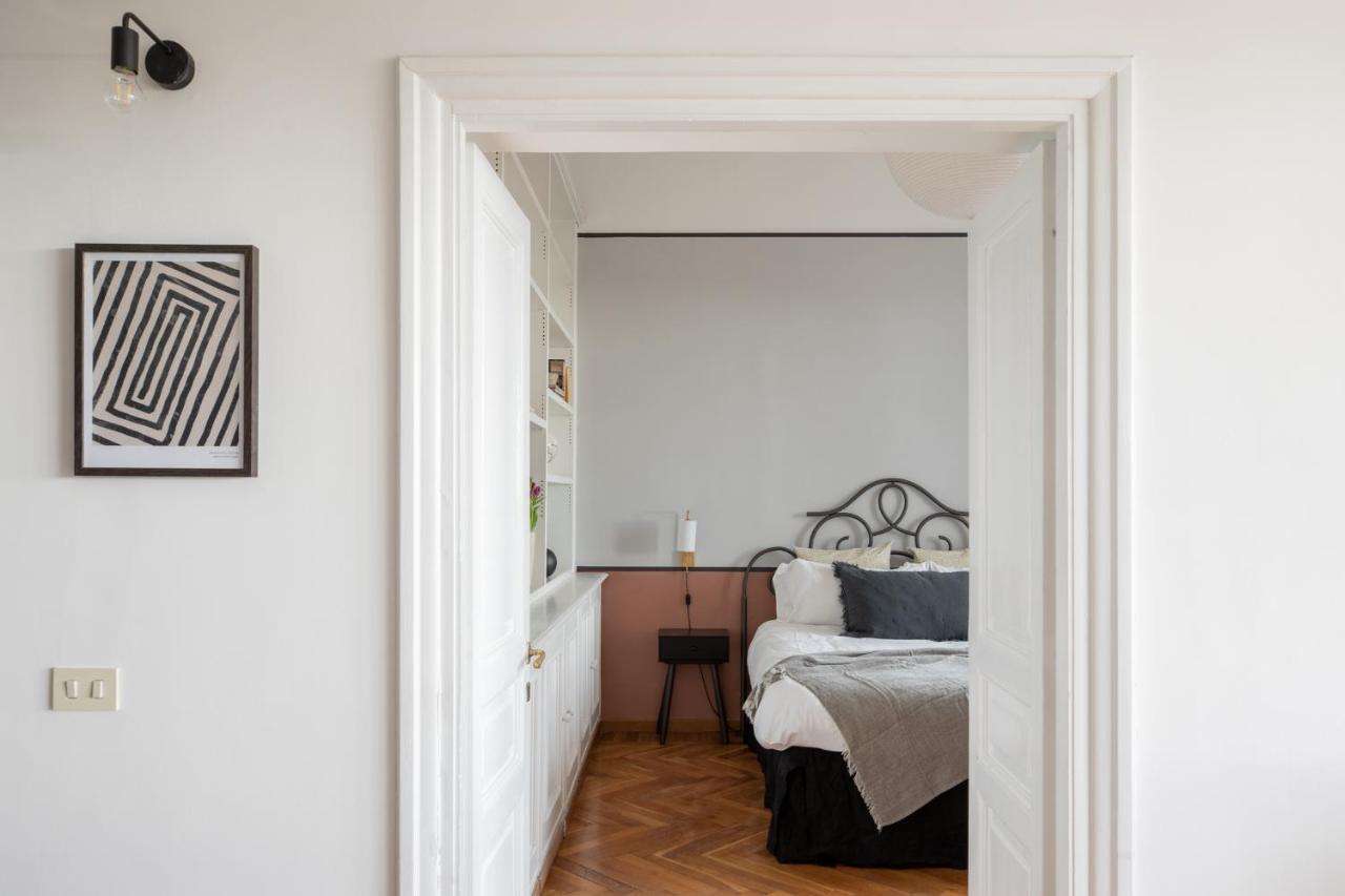 Apartment At Your Feet Rom