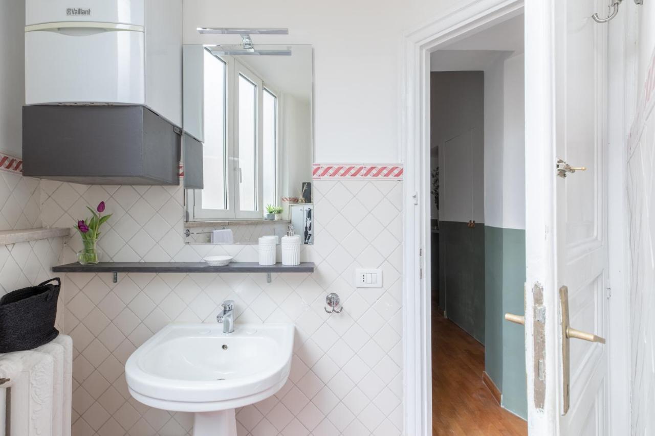 Apartment At Your Feet Rom