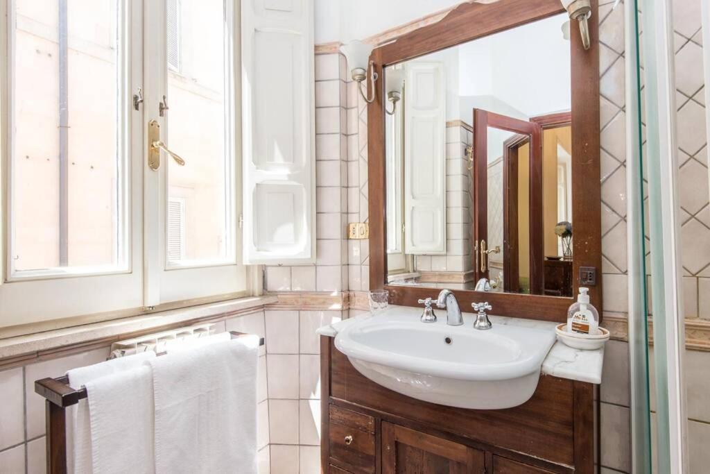 Spanish Steps Deluxe Apartamento *