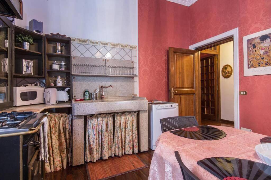 Spanish Steps Deluxe Apartamento *