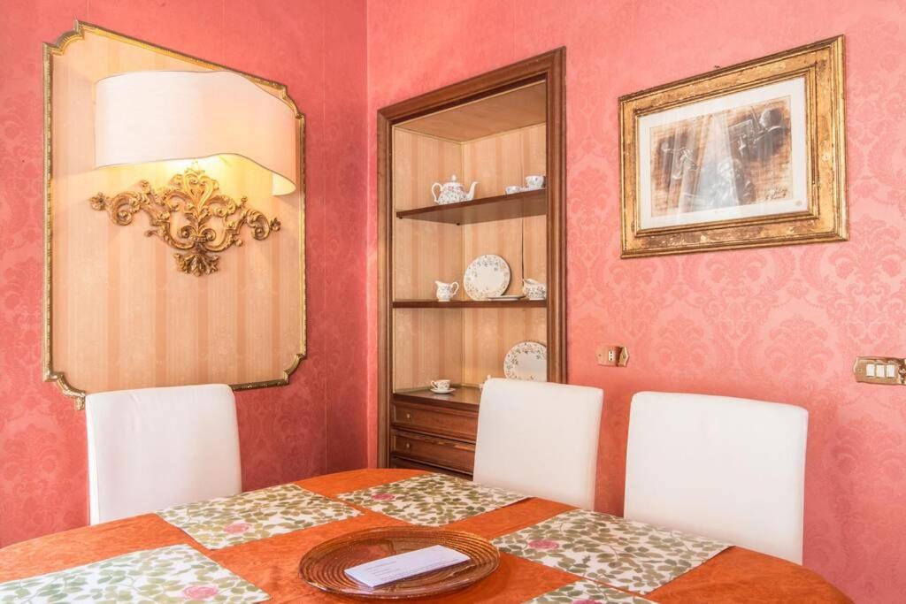 Spanish Steps Deluxe Apartamento *