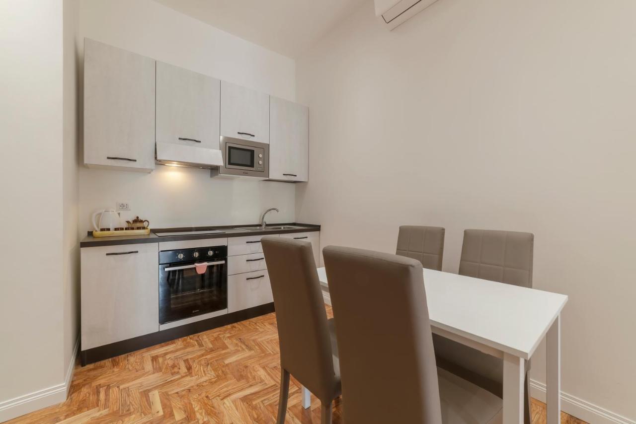 Rione Prati Elegant With Balcony Apartamento