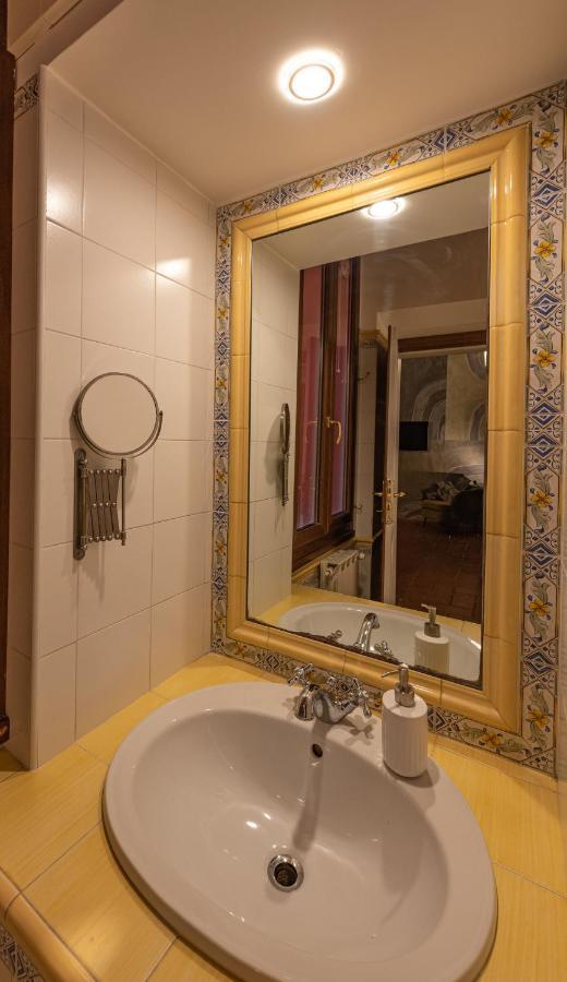 Anna Trevi - Luxury In Apartment