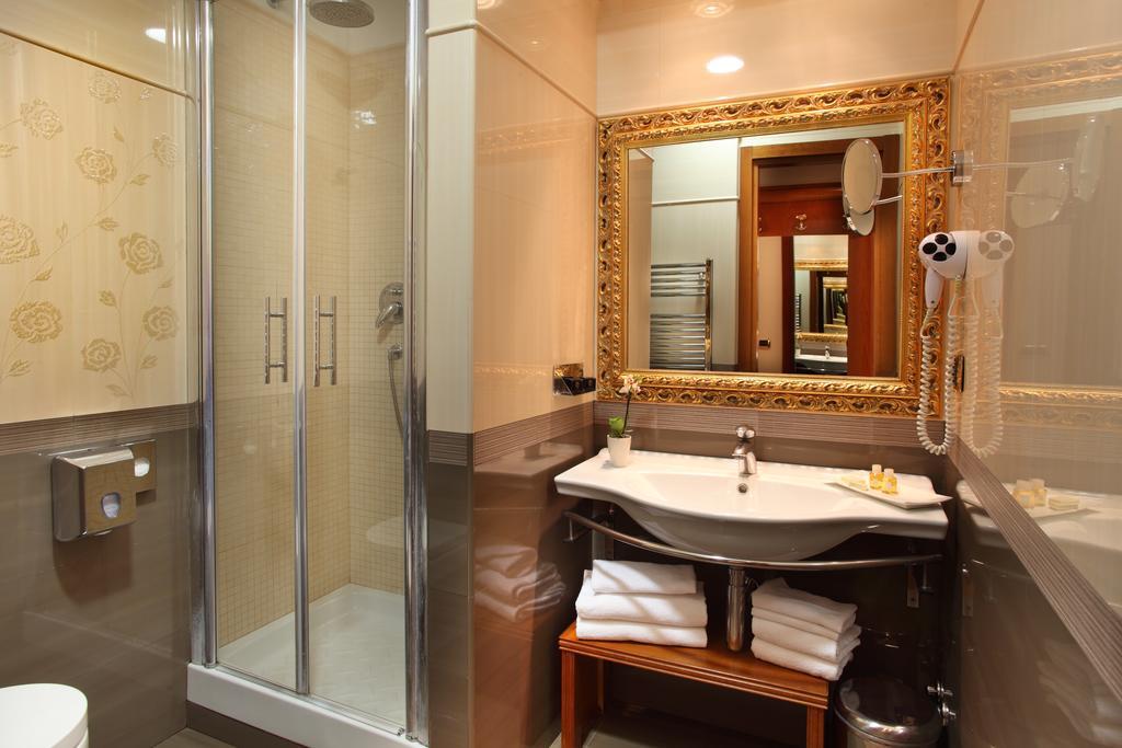Serena Hotel