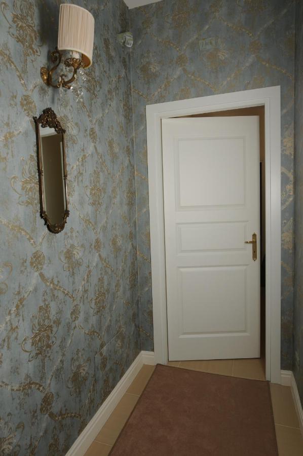 Elegant Flat Spanish Steps *