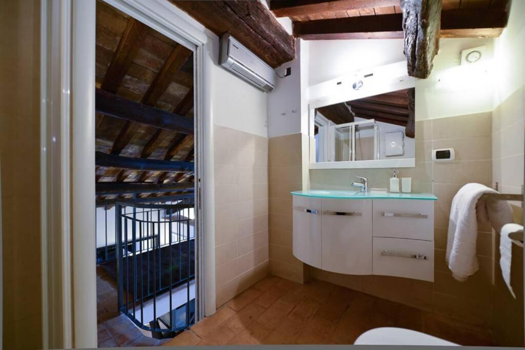 Ibernesi - Charming At The Forums Roma