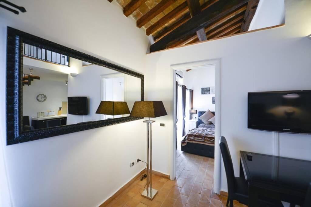 Ibernesi - Charming At The Forums * Roma