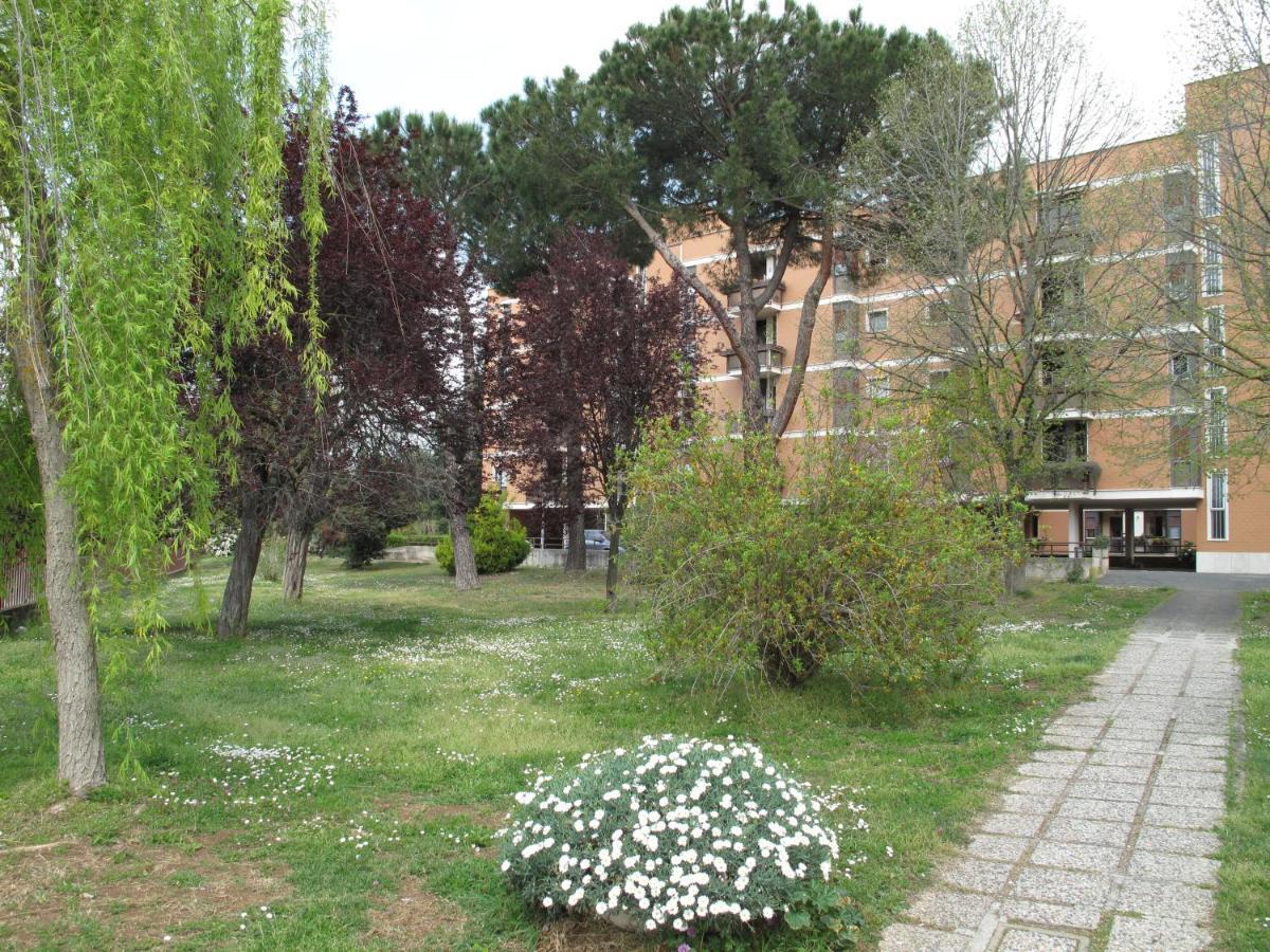 Bright Place In The Park Roma