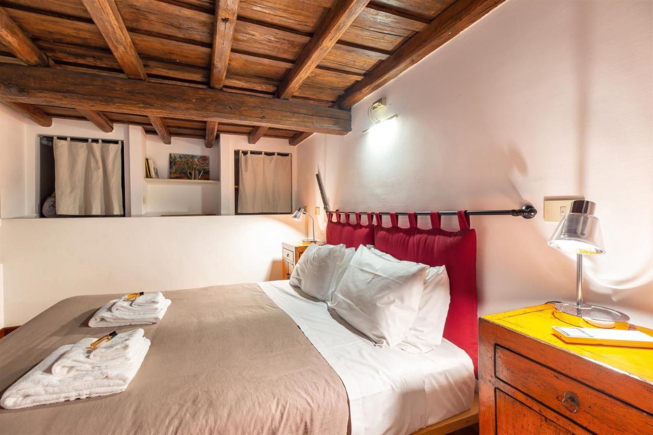 Apartment Via Del Teatro Pace