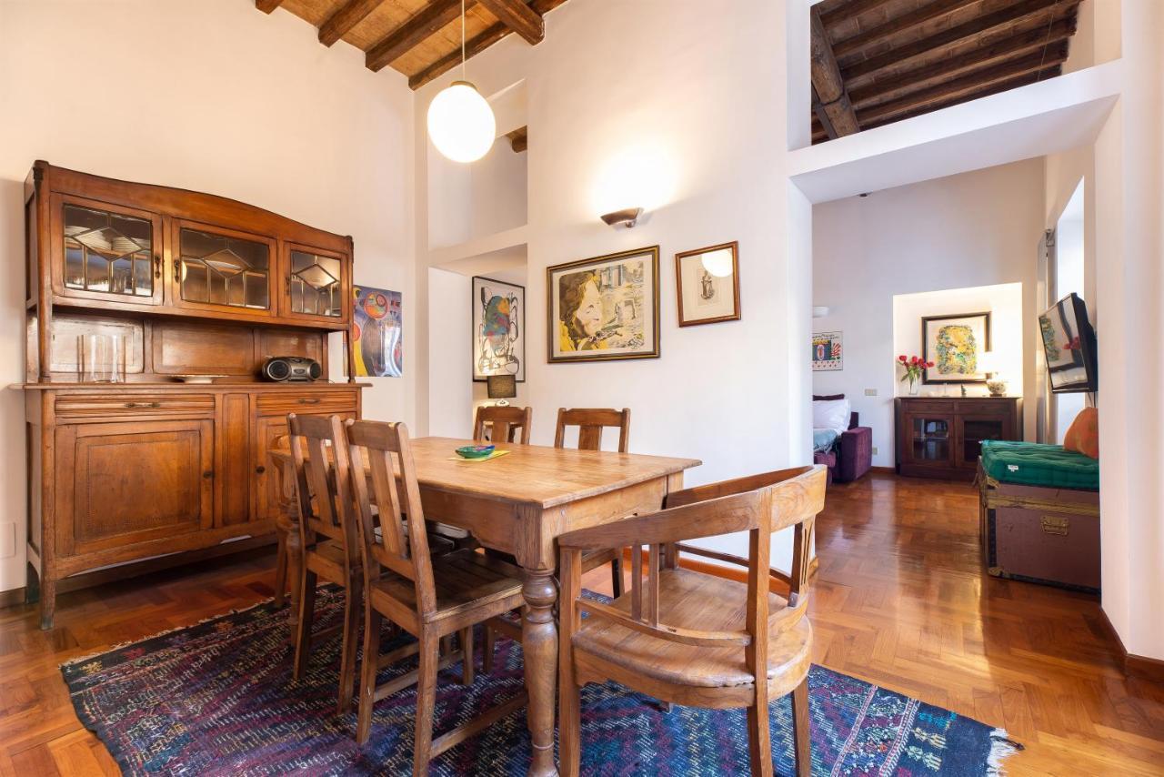 Apartment Via Del Teatro Pace