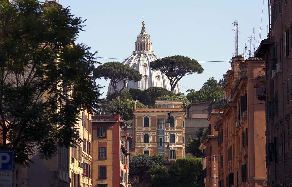 285 Vatican 3*