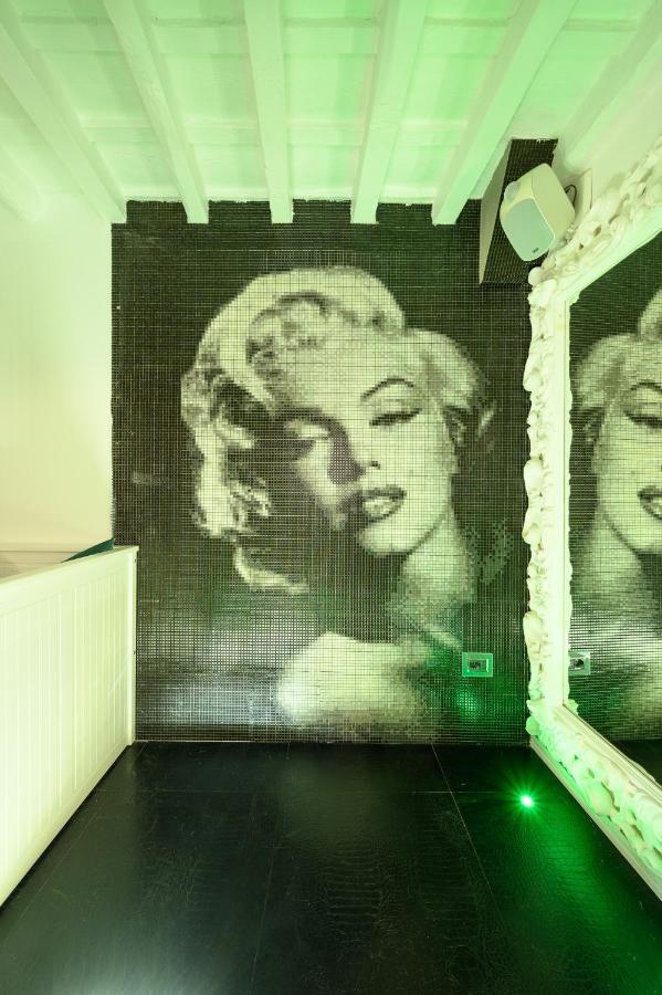 Marylin Via Della Croce *