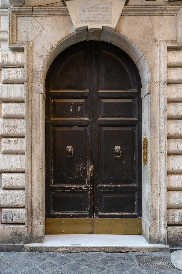 Marylin Via Della Croce *