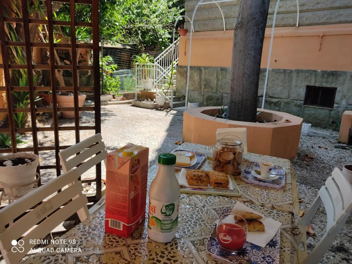 Acomodação com café da manhã  Tucci's