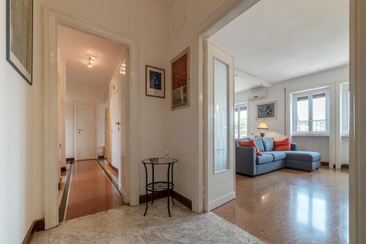 Appartamento Roomy And Bright With Terrace Roma