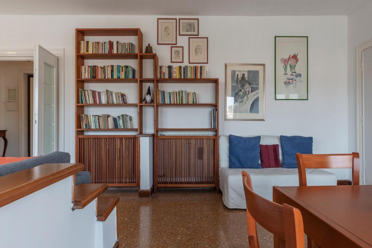 Roomy And Bright With Terrace Appartamento