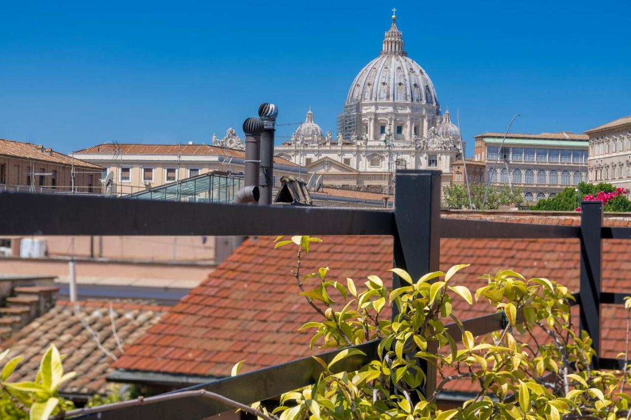 Unique View Over St. Peter's Dome! Roma