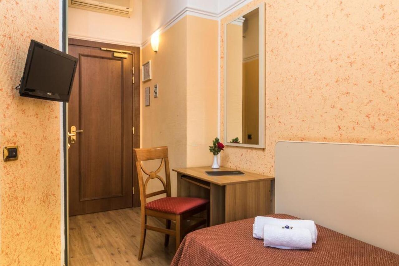 Rosa Hotell