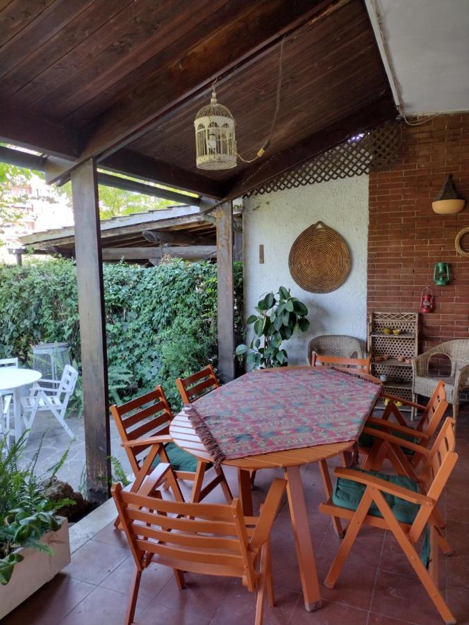 On The Edge Of Town Villa Roma
