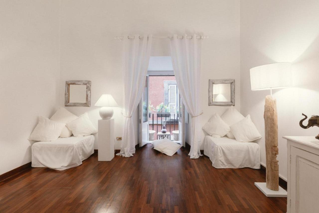 Campo Dei Fiori Charming Apartment