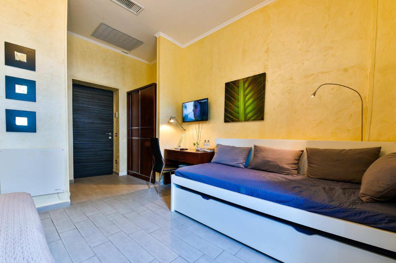 E-room 42 Pensión
