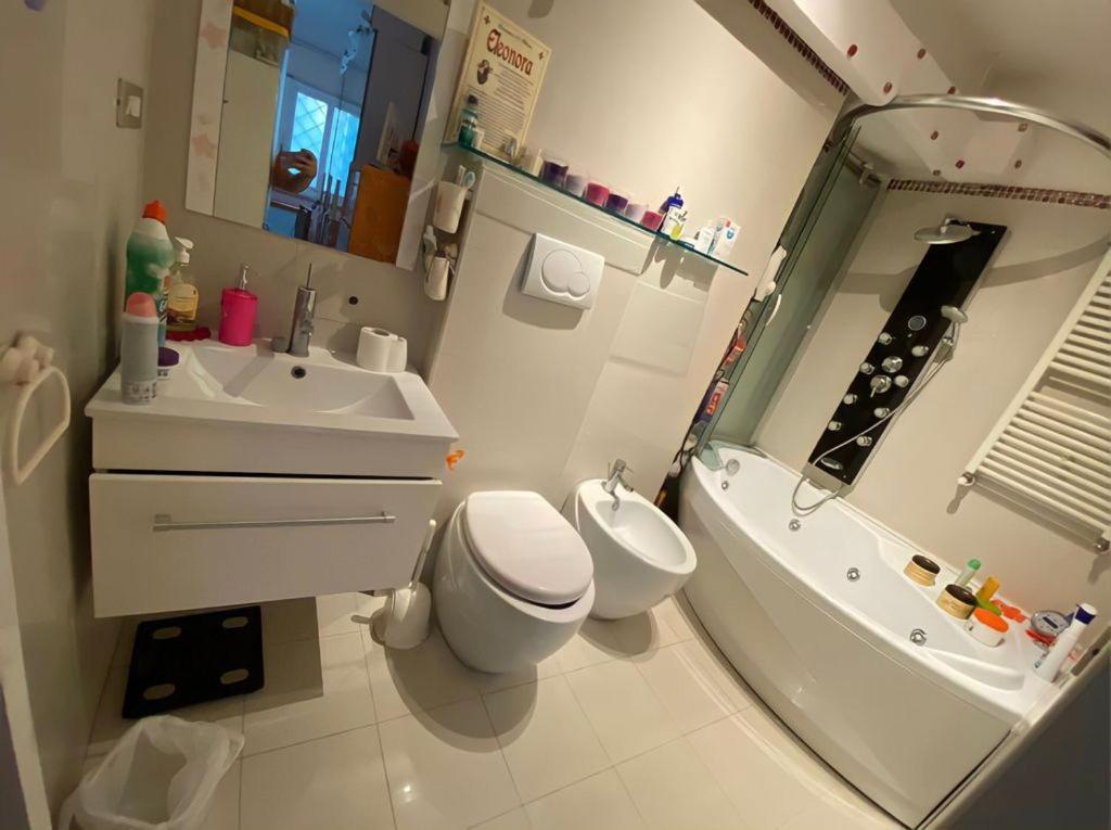 Affitto Due Camere, Due Bagni In Apartment Rom