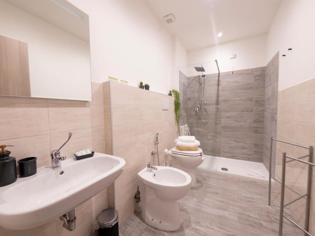 The Rent - Close To Termini Station Roma