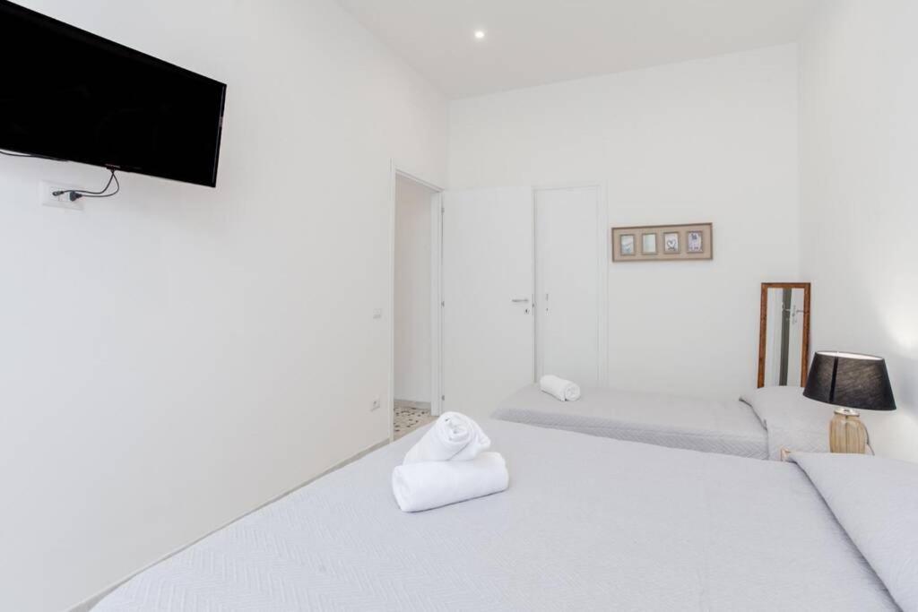 Large In Center, Termini Area Apartamento *