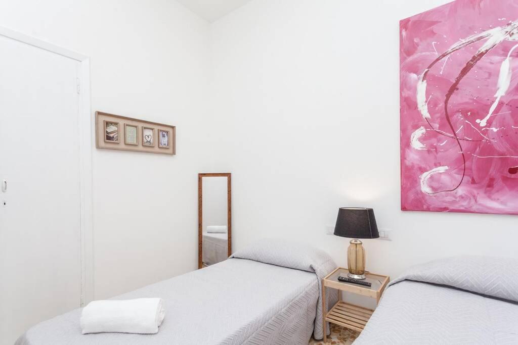 Large In Center, Termini Area Apartamento *