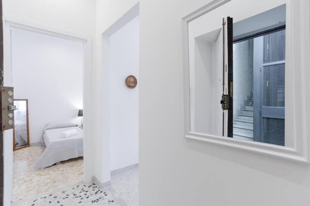 Large In Center, Termini Area Apartamento *
