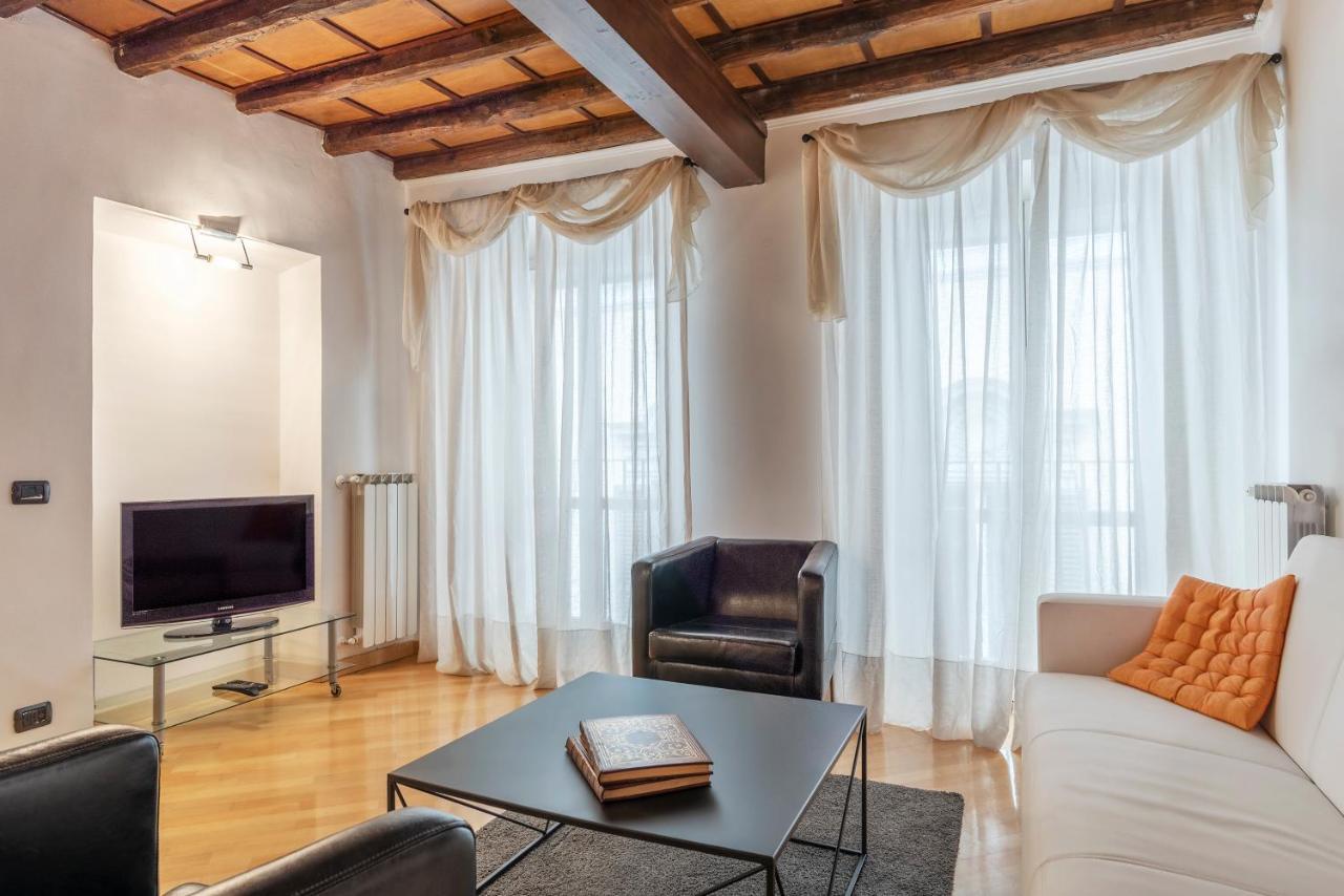Pantheon View Apartment Rom