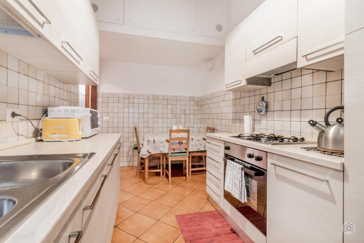 Athena's Apartment Rom