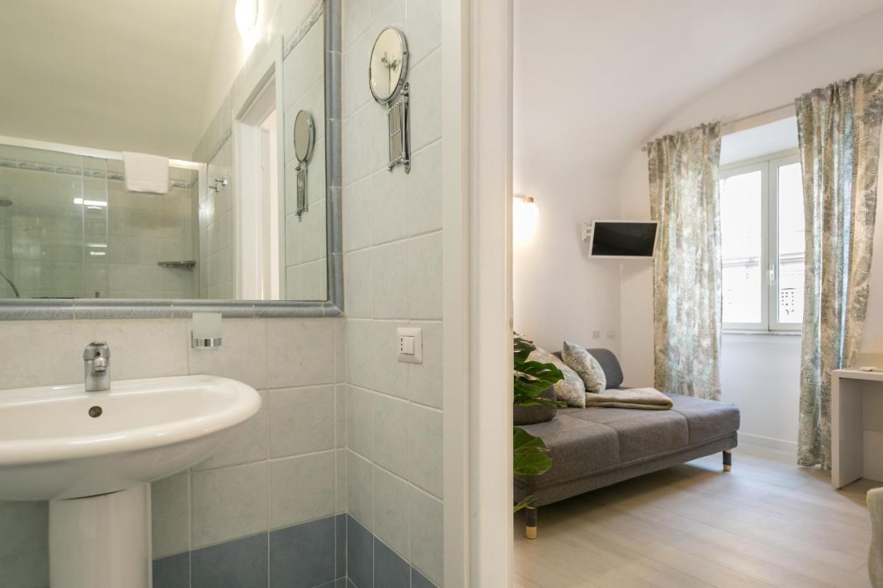 White Candia Bed & Breakfast Roma
