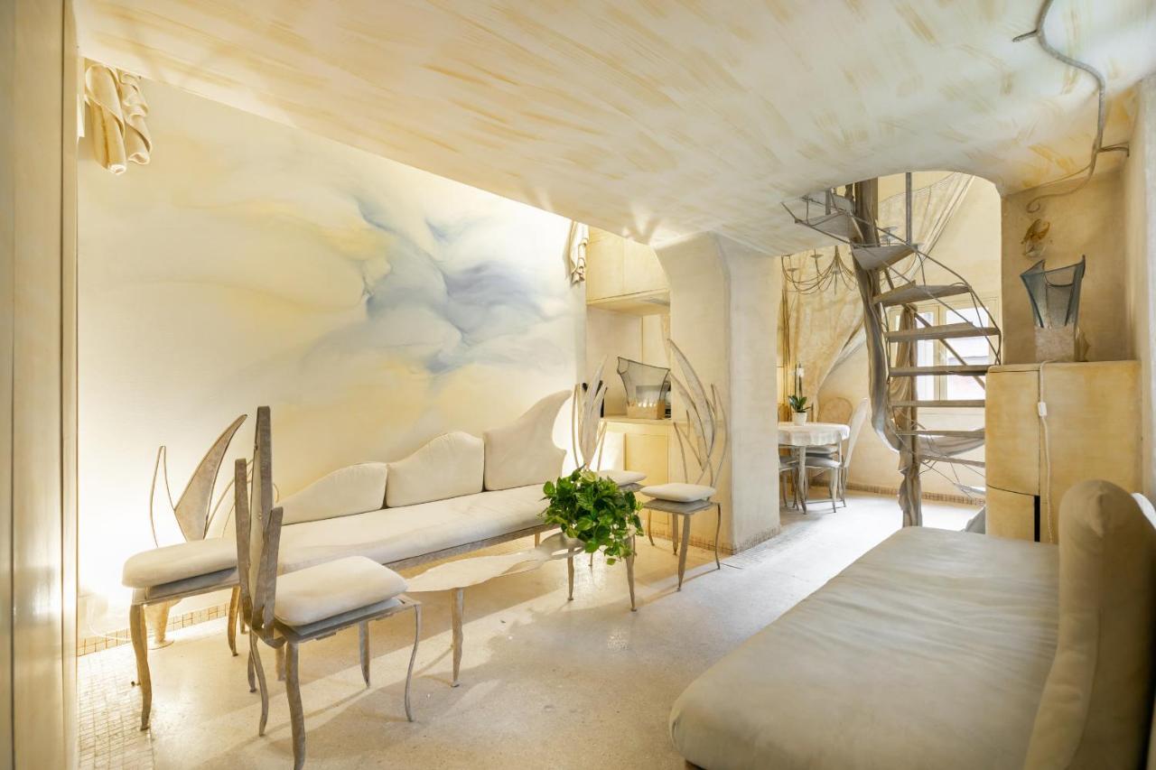 The Spanish Steps Extravaganza Apartment Rome