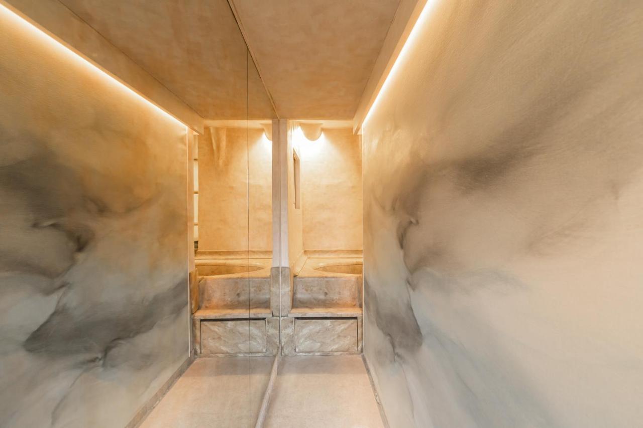 The Spanish Steps Extravaganza Apartment
