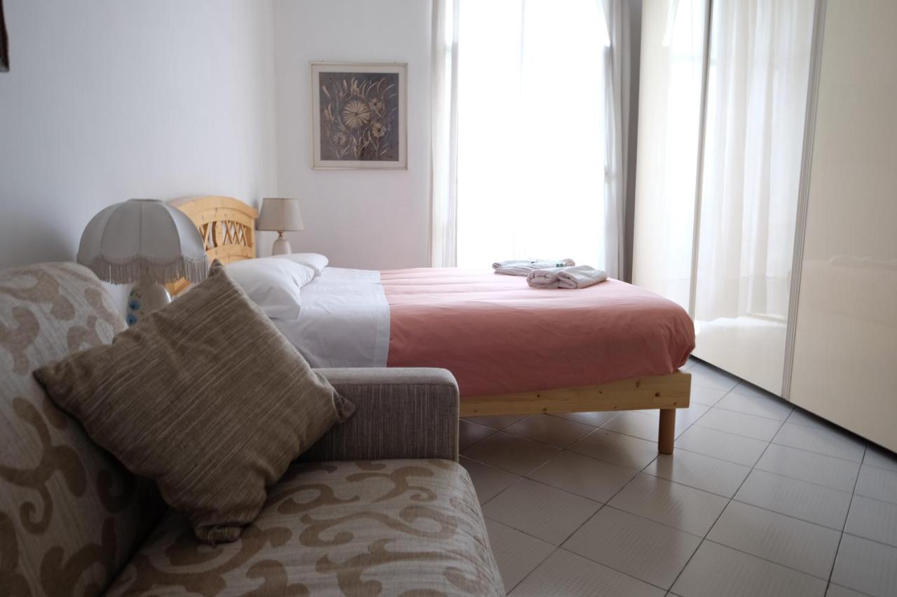 Interno 7 *