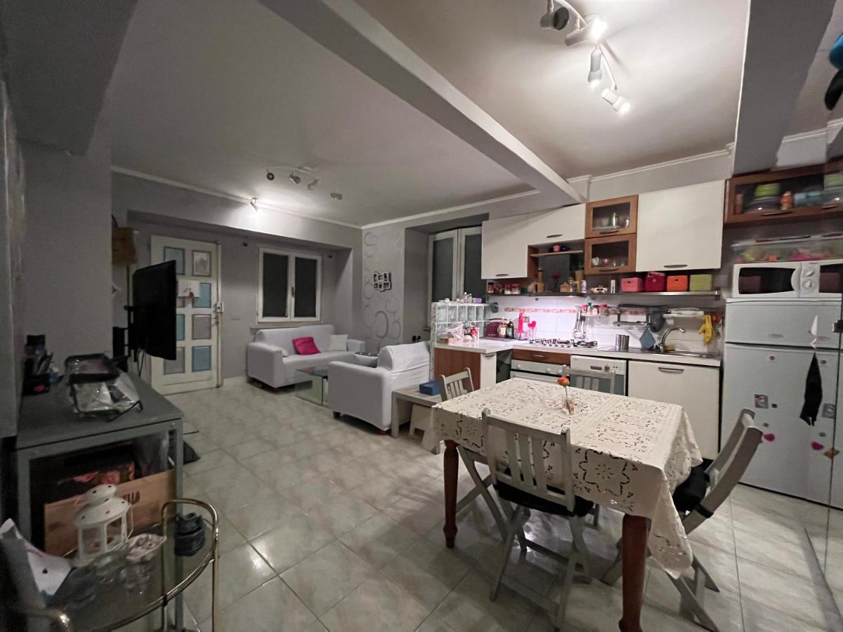 Affitto Due Camere, Due Bagni In Apartment *