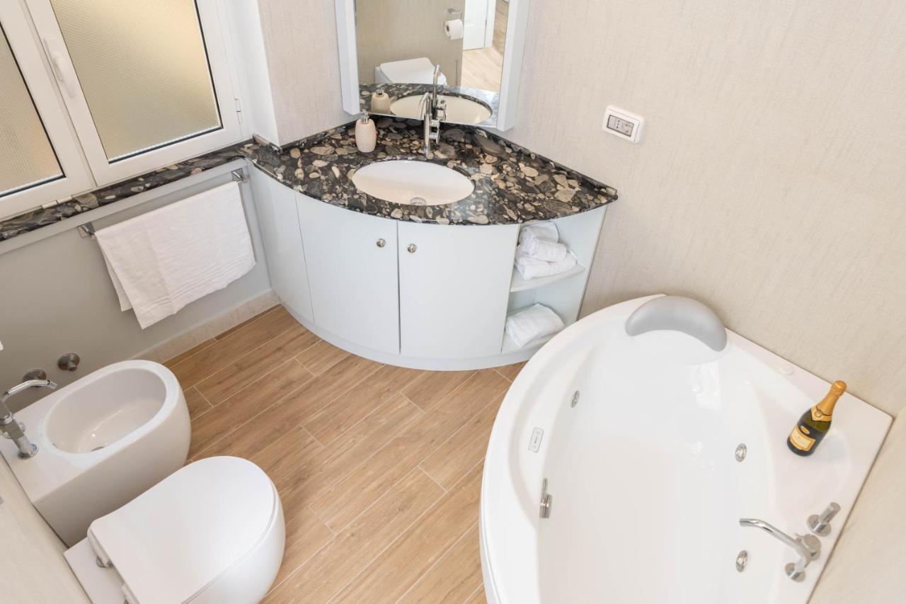 Colosseo Brightful With Rooftop Apartamento Roma