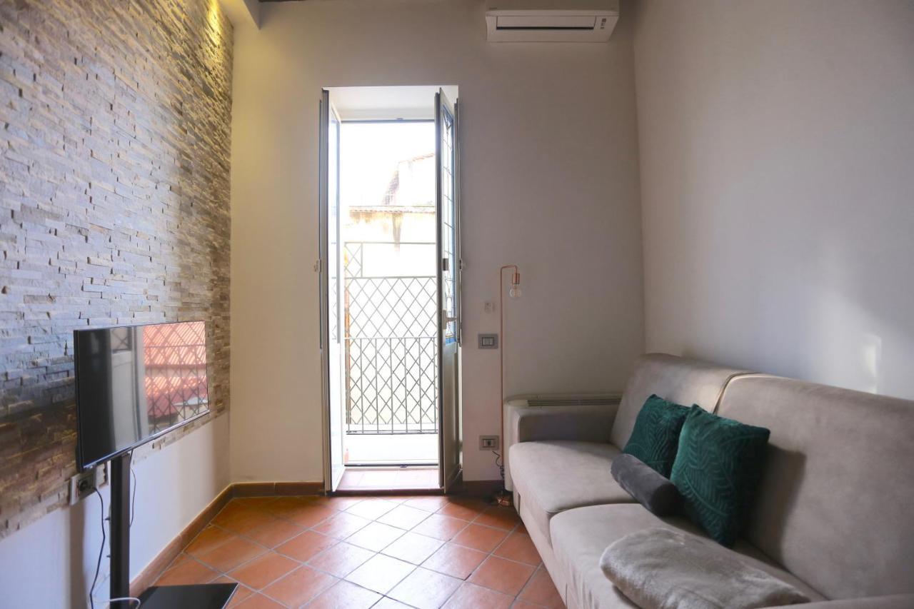 Benedetta 22 - Trastevere * Roma