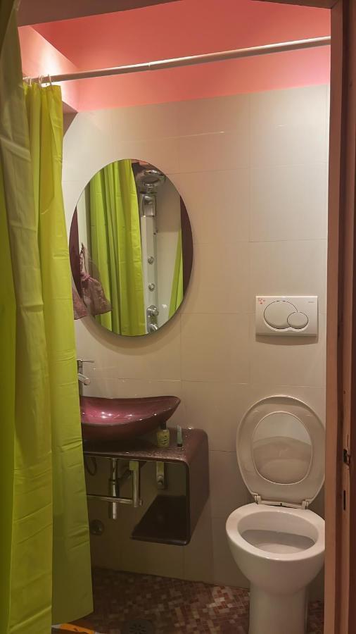 Affitto Due Camere, Due Bagni In